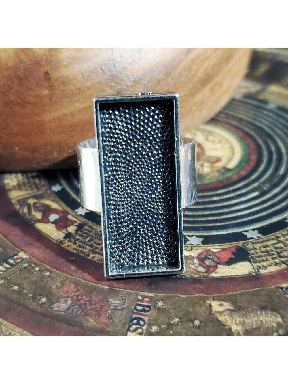 Avant Garde Antique Silver 20x10mm Rectangle Cabochon Setting Ring Blank Base